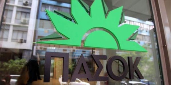 Βγήκαν τα... «μαχαίρια» στο ΠΑΣΟΚ για το ποιος θα μιλήσει στη Βουλή