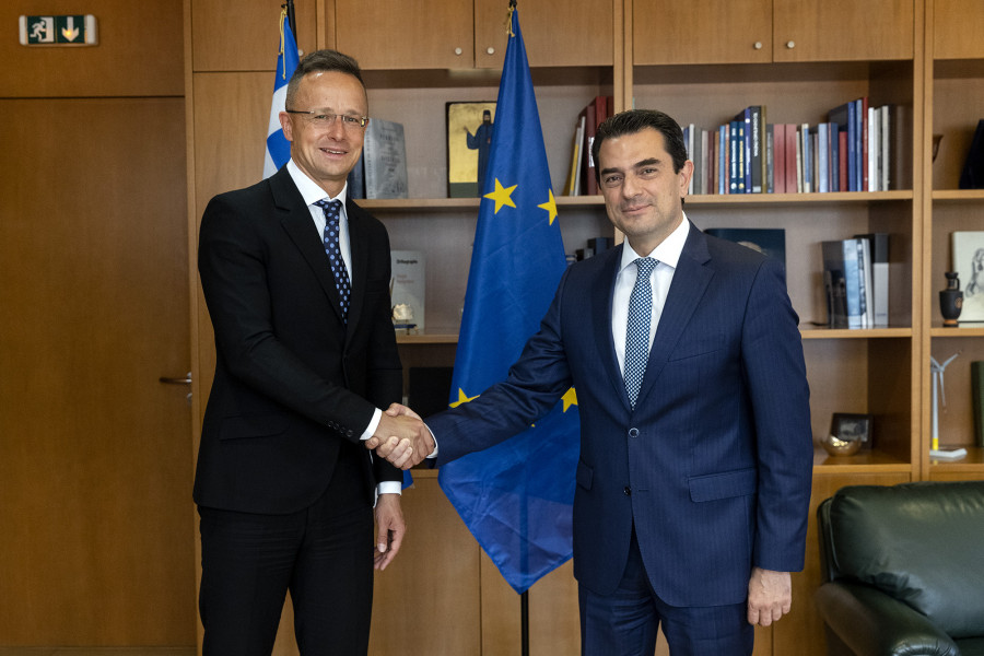 Συνάντηση Σκρέκα με Ούγγρο ΥΠΕΞ- Στο επίκεντρο το φυσικό αέριο