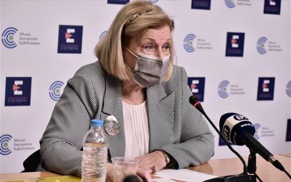 Θεοδωρίδου: Η τρίτη δόση προφυλάσσει από την εισαγωγή σε νοσοκομείο