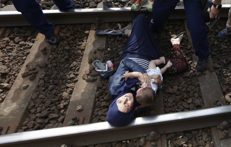 Ειδομένη: Καθιστική διαμαρτυρία από τους πρόσφυγες