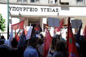 ΤΩΡΑ: Συγκέντρωση έξω από το υπουργείο Υγείας-Νοσηλευτές «πολιορκούν» το κτήριο