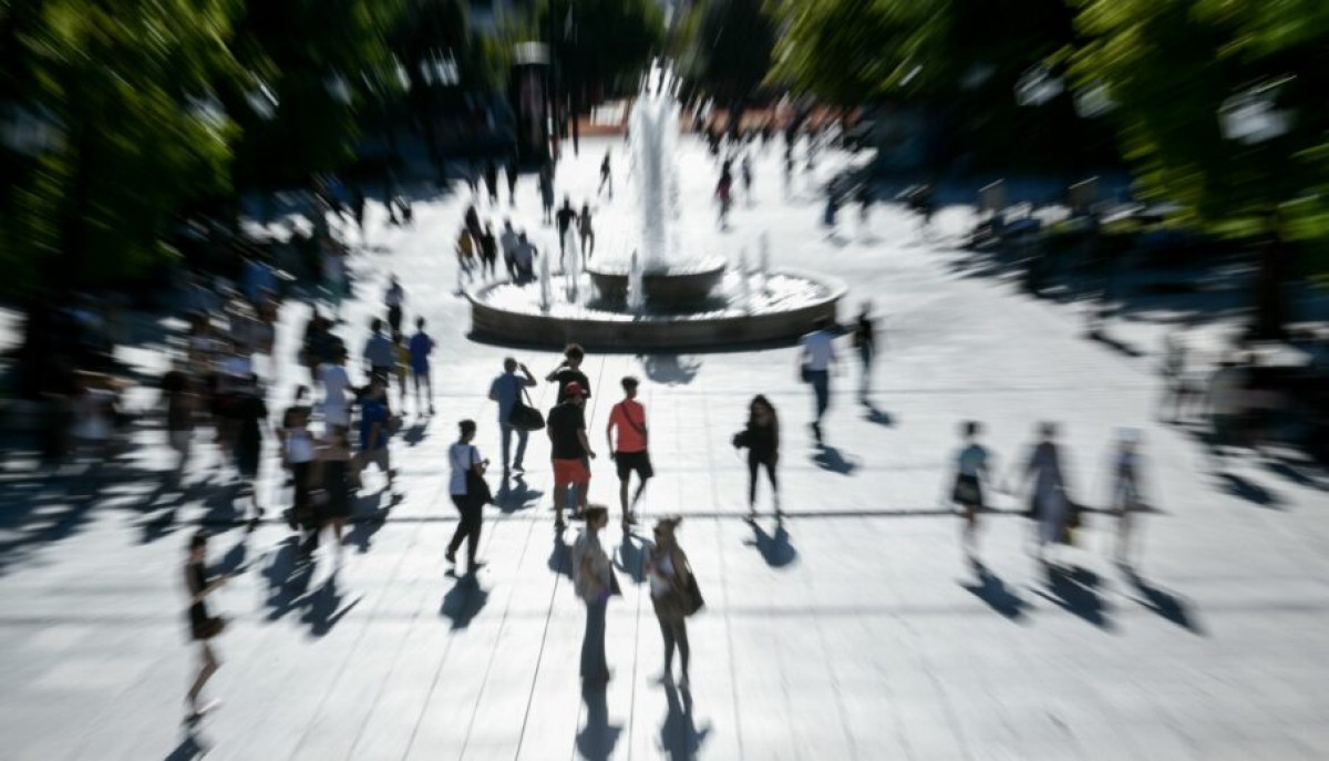 Οι Έλληνες ξοδεύουν κάθε μήνα το 126% του εισοδήματός τους