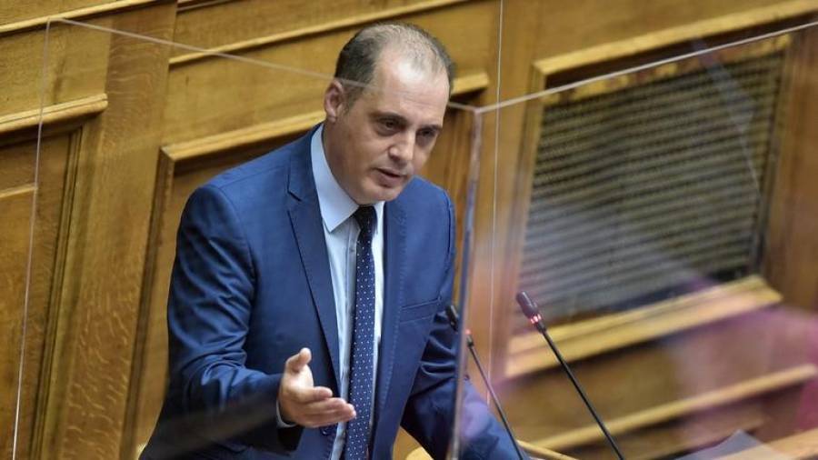 Ο Βελόπουλος μιλάει στη Βουλή εκ μέρους του Πούτιν. (Ο Πούτιν το ξέρει;)