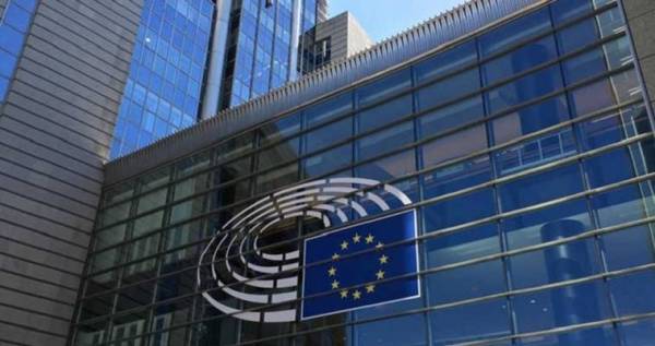 Η Κομισιόν προειδοποιεί Γαλλία-Ιταλία για τους προϋπολογισμούς του 2020