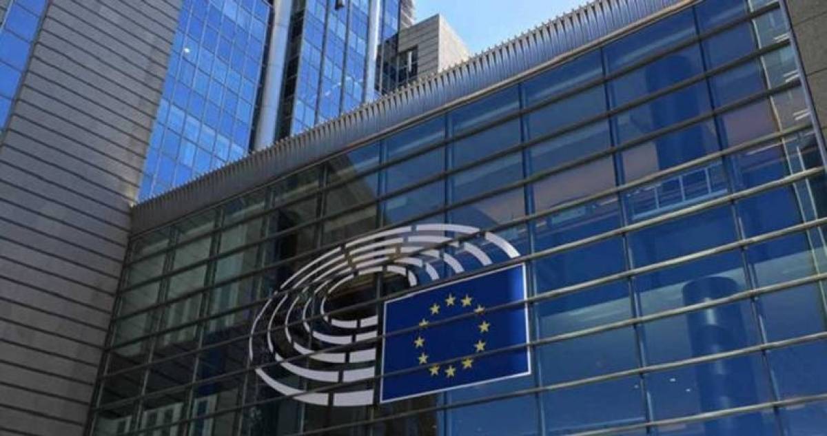 Η Κομισιόν προειδοποιεί Γαλλία-Ιταλία για τους προϋπολογισμούς του 2020