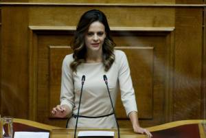 Αχτσιόγλου: Αναγκαία ριζική αντιμετώπιση, με «κούρεμα» των χρεών της πανδημίας
