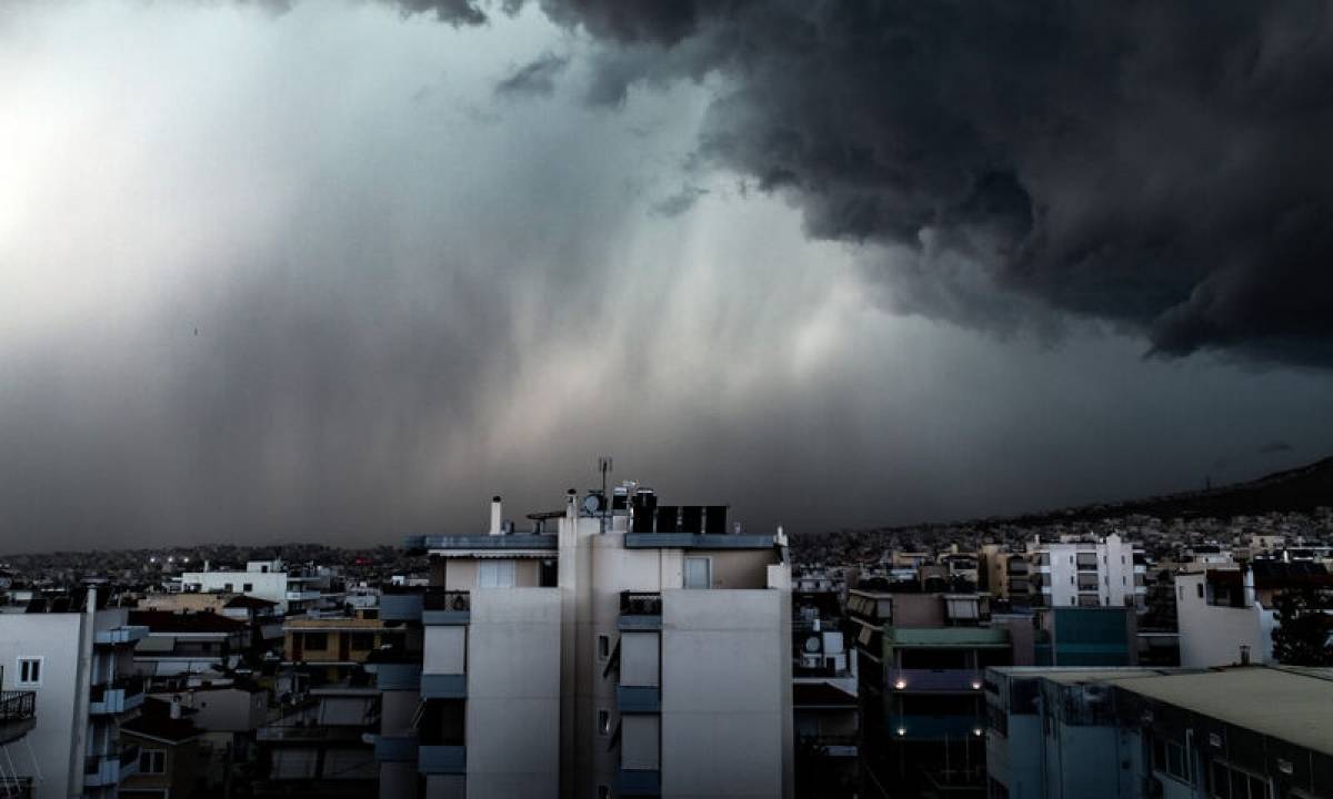 Κακοκαιρία εξπρές έως τη Δευτέρα με βροχές, καταιγίδες και χιόνια