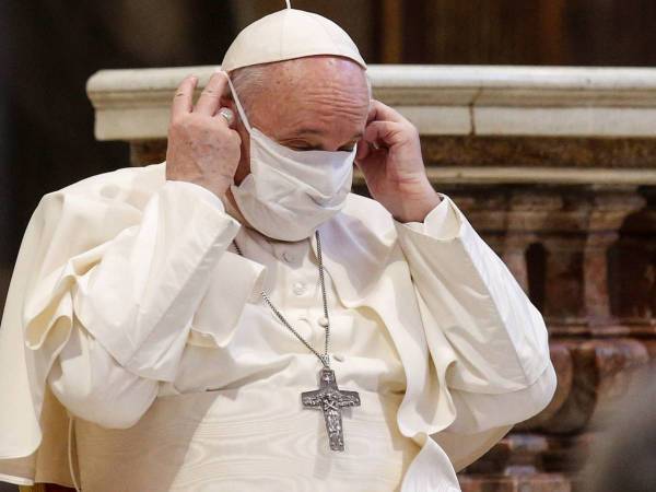 Δεν βγαίνει προς το παρόν από το νοσοκομείο ο Πάπας