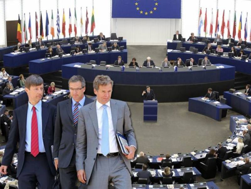 Στο στόχαστρο της Ευρωβουλής η τρόικα - Πυρά για λάθη και παραλείψεις