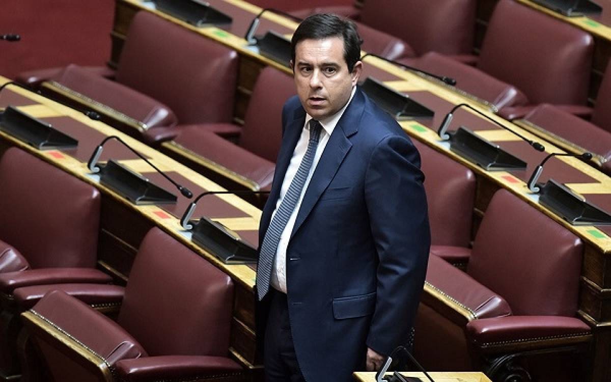 Παρατείνονται για τρεις μήνες οι άδειες διαμονής νόμιμων μεταναστών