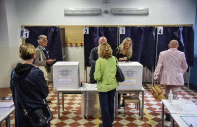 Ιταλικές εκλογές: Αισθητά μειωμένη η συμμετοχή- Αντίστροφη μέτρηση