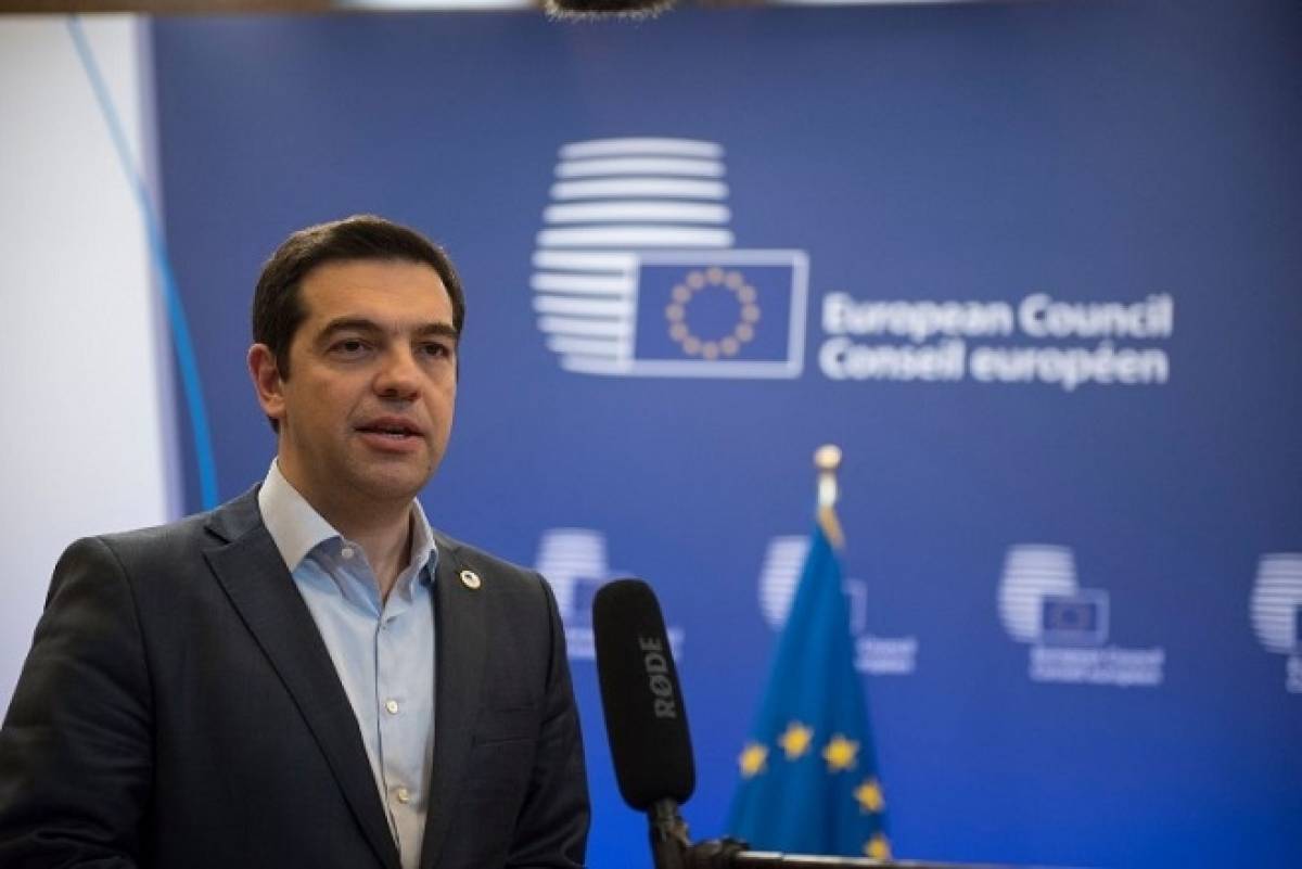 Bloomberg:Ο Τσίπρας πρέπει να προσπαθήσει περισσότερο να ανακτήσει την εμπιστοσύνη