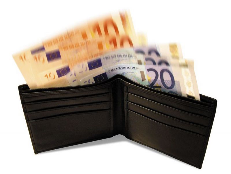 Εταιρεία με κέρδη πάνω από 100 χιλιάδες ευρώ θα πληρώνει έκτακτη εισφορά - Φόρος και στα τηλεοπτικά σποτ!