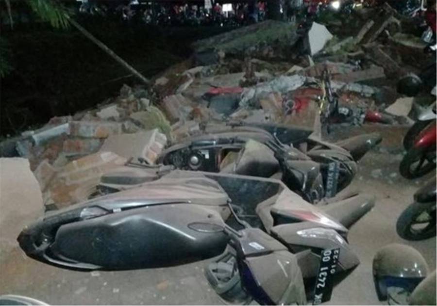 Ινδονησία: Δεκάδες νεκροί και τραυματίες από τον σεισμό των 7R