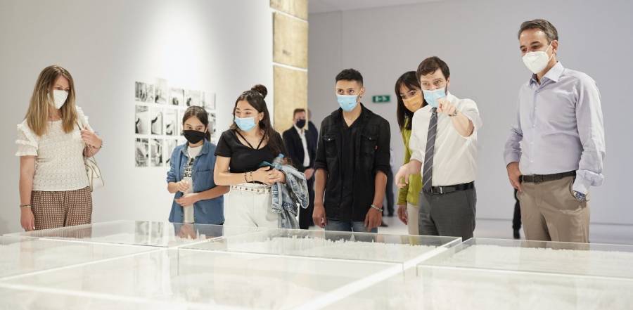 Μητσοτάκης:Στο Μουσείο Μοντέρνας Τέχνης με μαθητές από το Σκαγιοπούλειο Ορφανοτροφείο