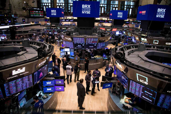 Ανοδικά ξεκινά την εβδομάδα η Wall Street- Άλμα η Tesla