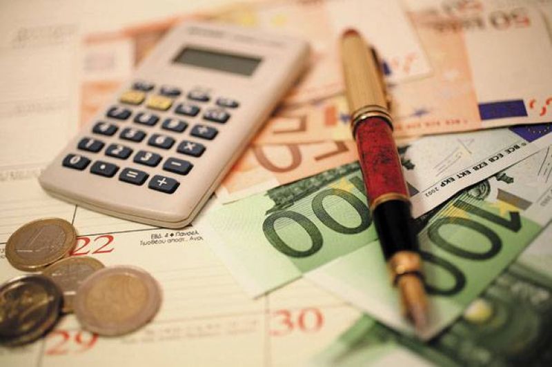 Προϋπολογισμός 2016: Με το προσχέδιο το πρώτο «τσεκούρι» στις δαπάνες