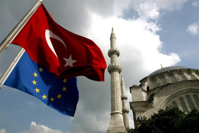 ΕΕ: Εξοπλίζει την Τουρκία για να «μειώσει» την επιθετικότητά της!