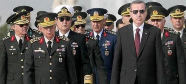 Αντικαθιστώνται οι αρχηγοί των τουρκικών ενόπλων δυνάμεων