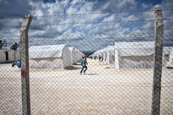 Politico: Αφαιρέθηκε από τη συμφωνία σημείο που αφορούσε την Ελλάδα