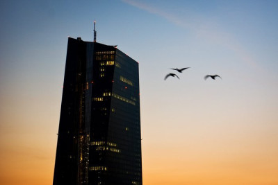 Bloomberg: Στο 3,75% το peak των επιτοκίων της ΕΚΤ
