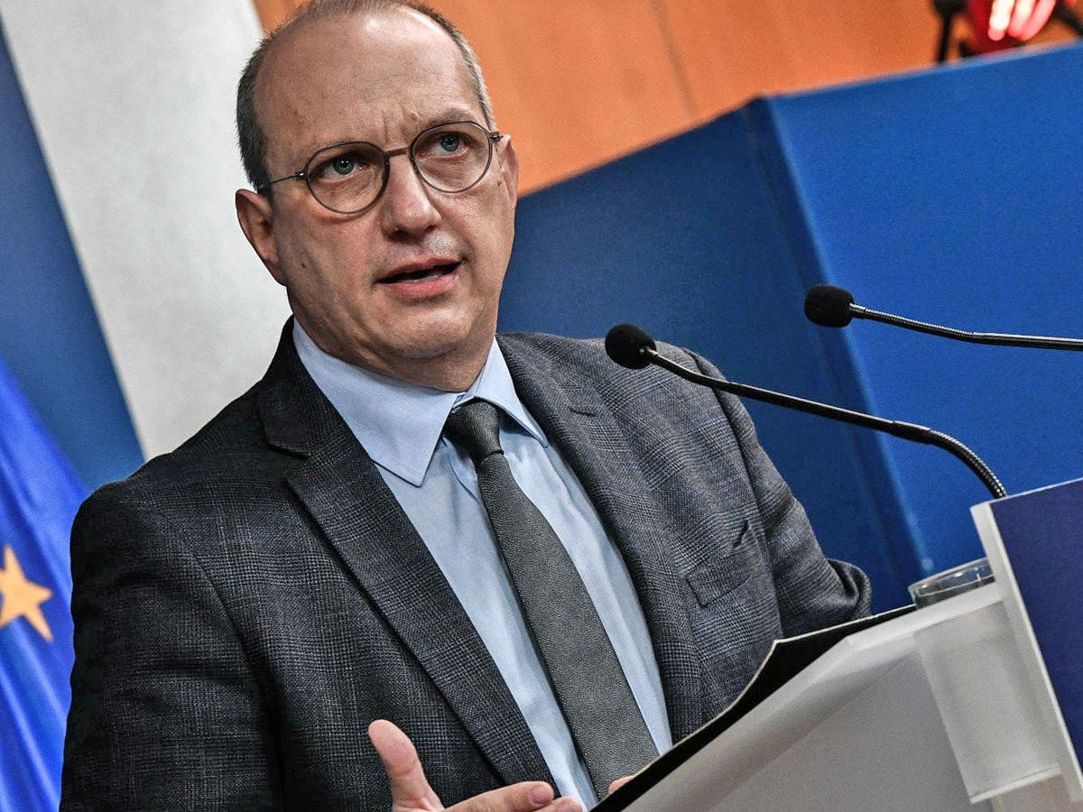 Οικονόμου για Τσίπρα: Προσπαθεί να διχάσει με ψεύδη και υπερβολές