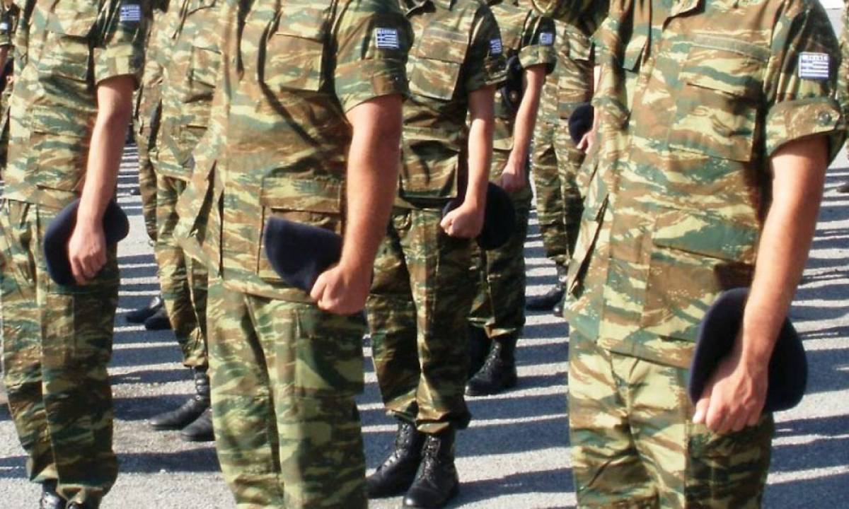 Προχωρημένες συζητήσεις για αύξηση θητείας και στράτευση στα 18