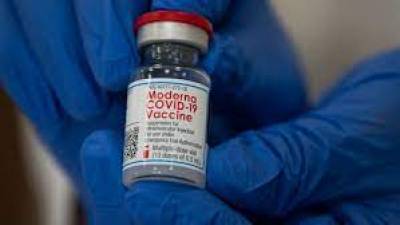 Moderna: Αποσύρει χιλιάδες δόσεις εμβολίων λόγω μολυσμένου φιαλιδίου