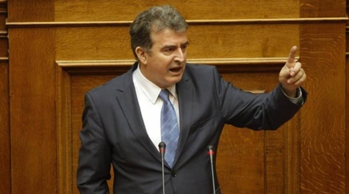 Κόντρα Χρυσοχοΐδη - ΣΥΡΙΖΑ για τις νέες αστυνομικές ταυτότητες