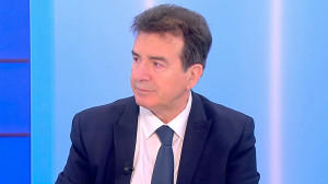 Χρυσοχοΐδης: 61 υποθέσεις για πώληση και διάθεση αλκοόλ σε ανηλίκους