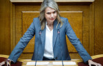 Αποστολάκη: Επτά χρόνια προστάτευαν funds & servicers και σήμερα «ανακαλύπτουν» το πρόβλημα