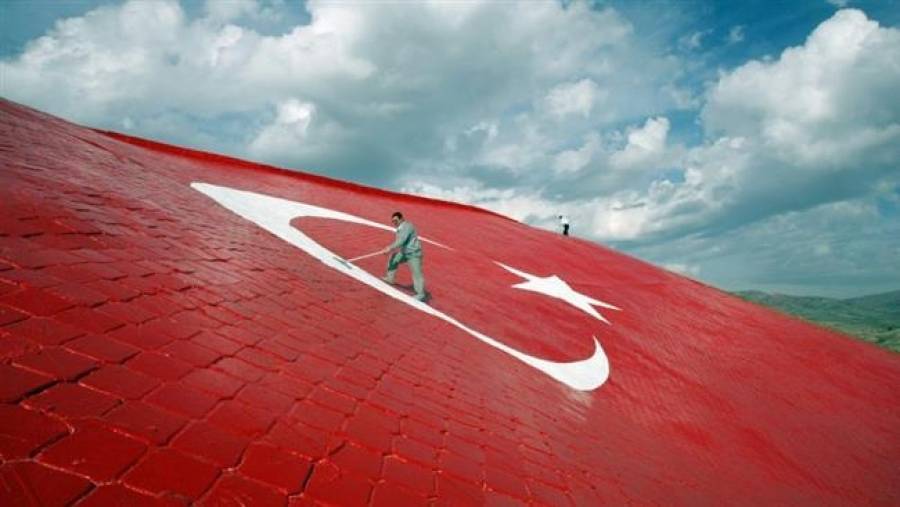 Bloomberg: Έτοιμη για αύξηση επιτοκίων η Τουρκία