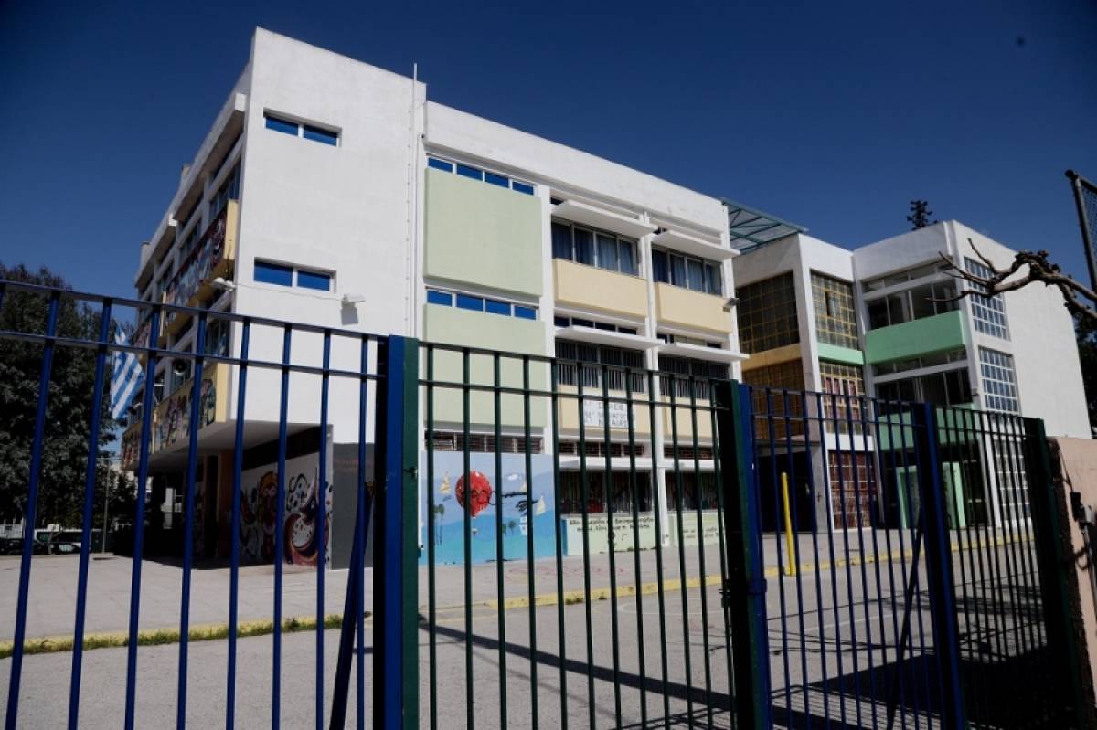 Κλειστά τα σχολεία (τουλάχιστον) έως τις 10 Μαΐου