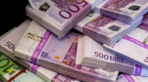 FT: Άτυπη απόφαση της ΕΚΤ για απόσυρση του 500ευρου