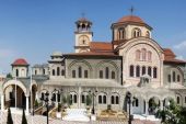 Θεσσαλονίκη: Επίθεση με γκαζάκια στα γραφεία της Μητρόπολης Νεαπόλεως