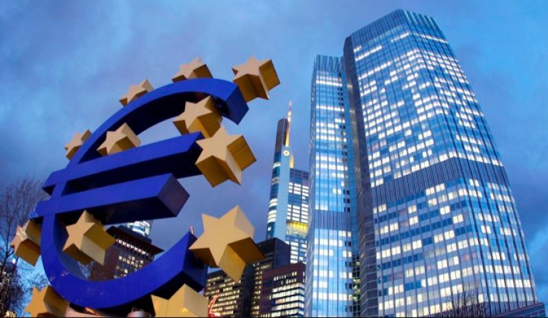 ΕΚΤ: Εξετάζει αυστηρότερα stress tests για τις ελληνικές τράπεζες