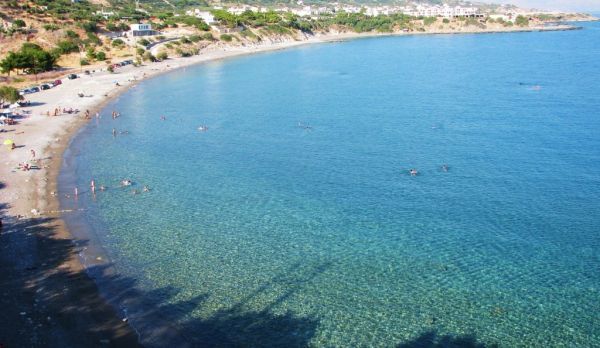 Οι 75 ακατάλληλες και οι 88 κατάλληλες παραλίες της Αττικής