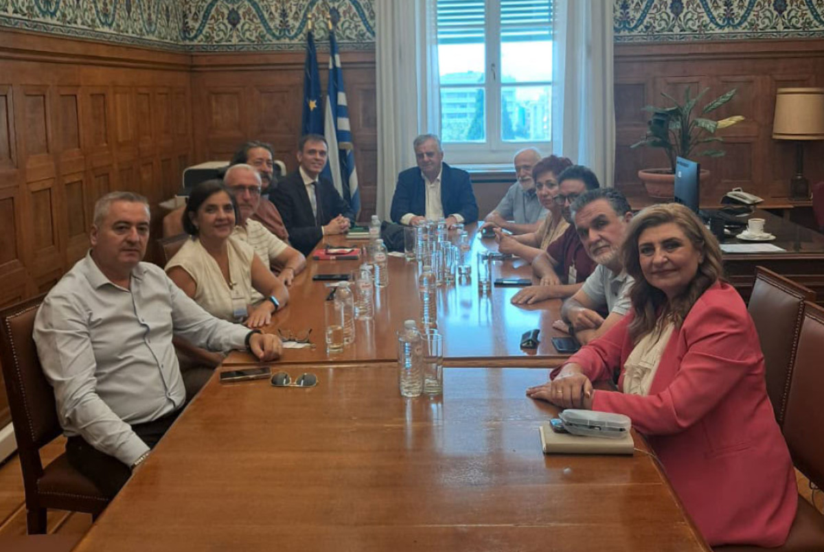 Συνάντηση ΚΟ ΠΑΣΟΚ-ΑΔΕΔΥ για τη συνταγματική αναθεώρηση: Η μονιμότητα διασφαλίζει τη νομιμότητα