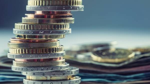 Πόσα δισ. ευρώ βρίσκονται σήμερα σε στρώματα και θυρίδες