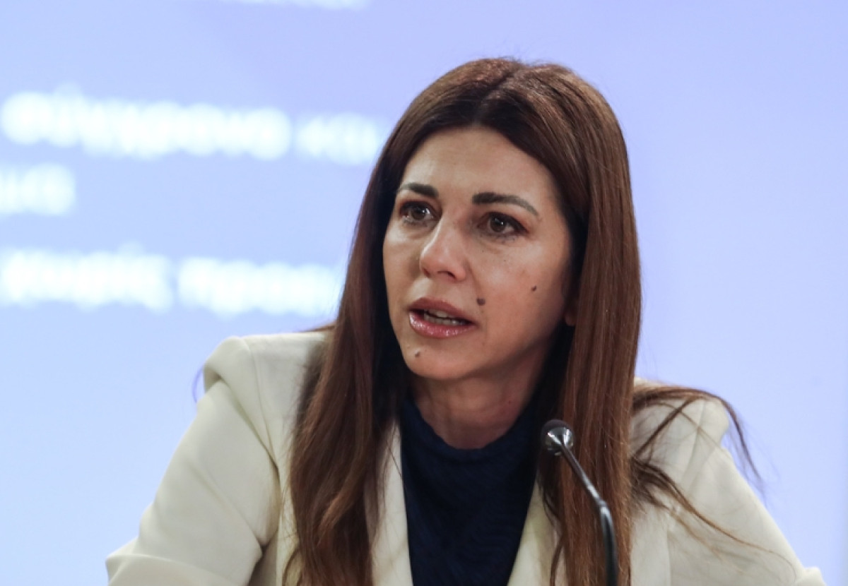 Εκτεθειμένη η Ζαχαράκη, λόγω παραβίασης του αδιάβλητου των πανελλαδικών εξετάσεων - Παραίτηση ζητά το ΠΑΣΟΚ