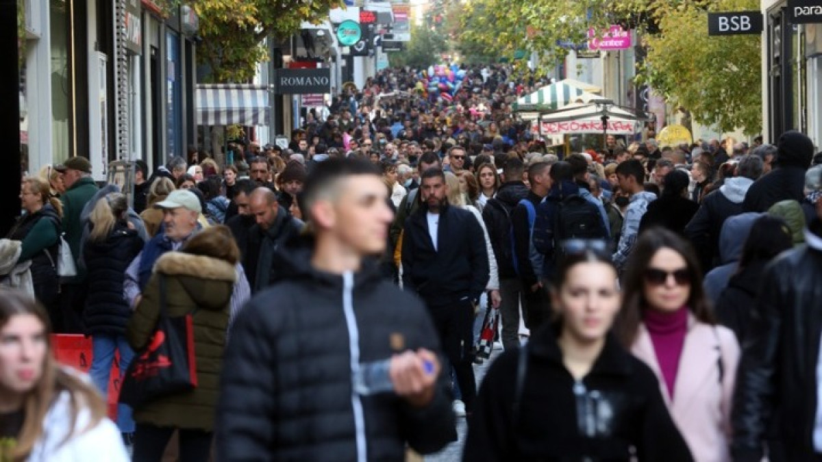 ΙΕΛΚΑ: 6 στους 10 αναβάλλουν αγορές - Το 81% ζητά επίδομα για το ρεύμα