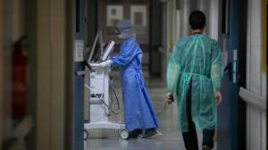 Κορονοϊός: 795 νέα κρούσματα, 15 θάνατοι και 257 διασωληνωμένοι