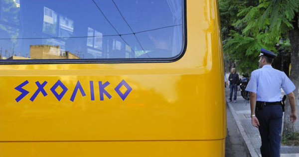 Παλαιό Φάληρο: Ανατροπή σχολικού λεωφορείου - Δεν υπάρχουν τραυματίες