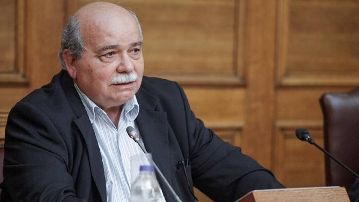 Βούτσης σε Καμμένο για ορκωμοσία Κουίκ: Ουδέν μεμπτό
