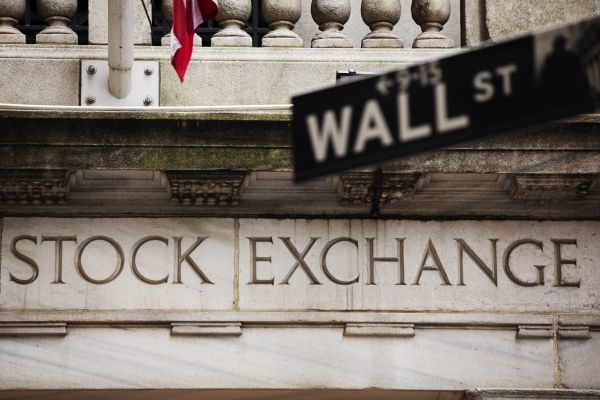 Wall Street: Με οριακή πτώση ξεκίνησαν οι δείκτες