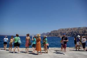 Επέκταση της χορήγησης τουριστικής βίζας ζητούν βουλευτές του ΣΥΡΙΖΑ