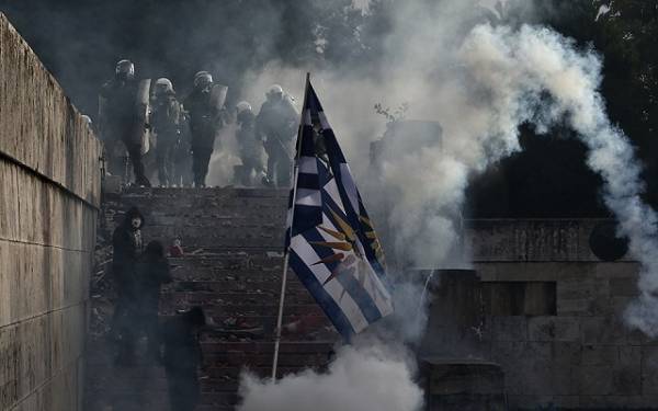 Πολιτικά επεισόδια για τα… επεισόδια