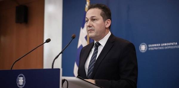 Πέτσας: Δεν υπάρχει δίλημμα μεταξύ οικονομίας και υγείας