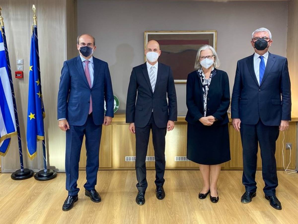 Συνάντηση Χατζηδάκη-Kocher: Στο επίκεντρο η ανάγκη κατάρτισης εργαζομένων και ανέργων