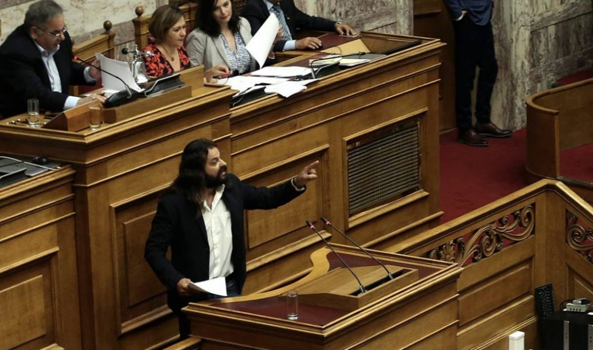 Η Χρυσή Αυγή διέγραψε τον Μπαρμπαρούση, για ν'αποφύγει τη δίωξη